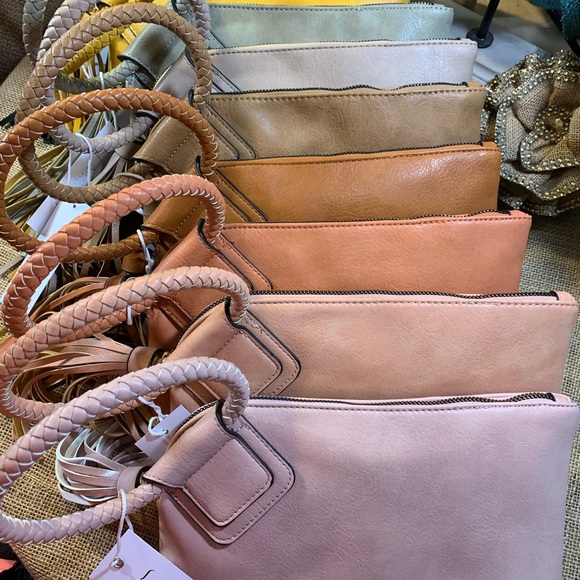 Designer Inspired Tassel Wristlet - New - Picture 11 of 12